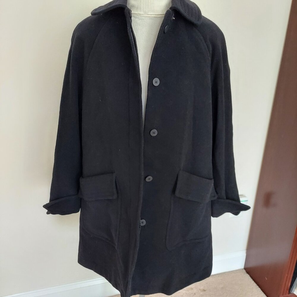 Oscar de la Renta short city coat. Size 4. 75% Wool, 20% Angora, 5% Nylon